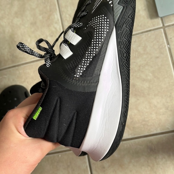 nike kyrie flytrap - Picture 3 of 4